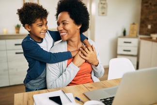 Quando recebo a primeira parcela da licença-maternidade pela empresa?