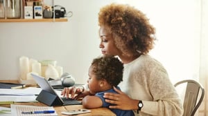 4 tendências necessárias para o RH promover uma cultura inclusiva para mães no mercado de trabalho