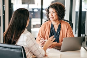 Qual a diferença entre recrutamento e seleção? Entenda as principais