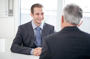 O que é entrevista estruturada, vantagens e como fazer uma?