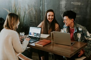 Como identificar sinais de desengajamento no trabalho com a Gupy Clima e Engajamento